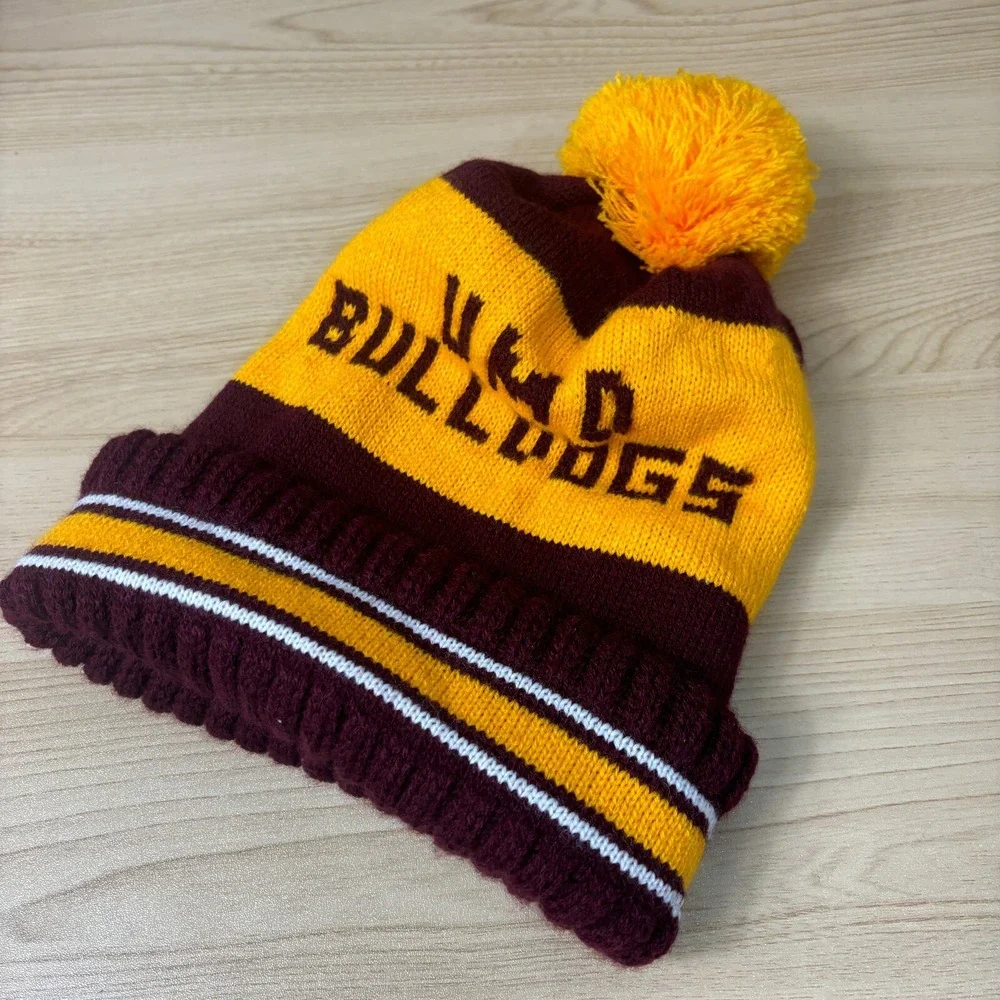 Vintage Minnesota‎ Duluth Bulldogs Hat Beanie Cap Maroon Gold Winter Pom Pom